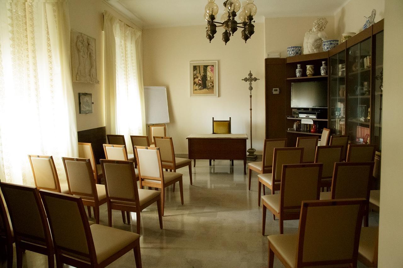 Отель Casa Fatebenefratelli Варацце Экстерьер фото